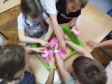 ZABAWY PIASKIEM KINETYCZNYM